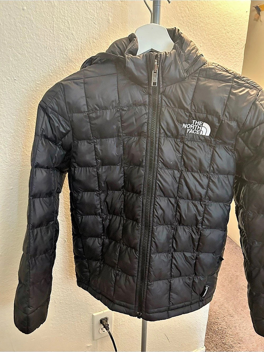 The North Face ThermoBall Eco Hooded Jacket Boys Puffer Black Large